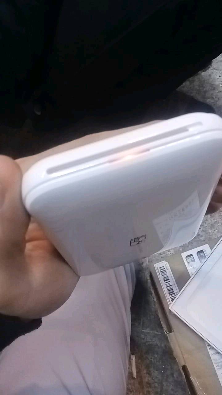 طابعة صور محمولة HPRT MT53 أصلية
ماركة معروفة بجودة الطباعة والاعتمادية
🔹 تقنية الطباعة: ZINK (بدون حبر)
🔹 الربط: بلوتوث
🔹 تدعم: Android و iOS
🔹 حجم الطباعة: 2×3 إنش
🔹 دقة طباعة عالية
🔹 بطارية مدمجة قابلة للشحن
✅ تطبع الصور مباشرة من الموبايل خلال ثواني
✅ حجم صغير وسهلة الحمل
✅ مناسبة للهدايا، الذكريات، الرحلات والمناسبات
📦 الحالة: شغالة 100%
📦 تجي ويا الكارتون الأصلي وجميع ملحقاتها
📦 مجرّبة وجاهزة للاستخدام
📩 للمراسلة والاستفسار خاص
سعرها الف45 وبيها مجال للشراي
يتوفر توصيل لجميع محافظات العراق 5 الاف فقط