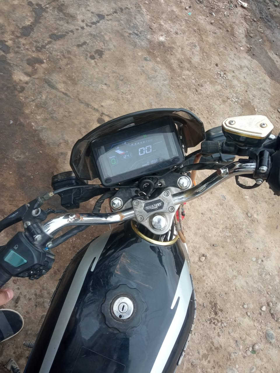 السلام عليكم
موطور 
سؤنك 25 بس التانكي مو لوه 
كلشي مايعوزو
الموطور نشط 
فولل 
للبيع ب 575وبيه مجال 
ملاحضه /يرهم مراوس حسب القناعه 
خاص مفتوح 🔓
الهاتف ***********
