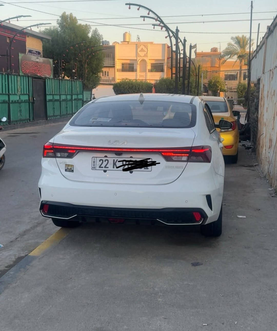 السلام عليكم للبيع 
كي 3 2024 

مكفولة من الصبغ والتبديل 

فقط طخه صغيره كلش رصعتين 

عداد المسافه 34 الف 

 محرك 1500 دبل نوزل

فول مواصفات 

بصمه تشغيل ، بصمه ابواب ، شاشه كامره ، تتحكم ستيرن 

حساس خلفي أمامي ، كشنات جلد داخل لونين مميز

ويل كب ، مري اشاير بلمري ، ترحيب ، ويل كب 

رقم اربيل بأسم شركة وكالة او تحويل مضمونات

السعر 135 بيها مجال 

المكان بغداد الغزالية 

***********
