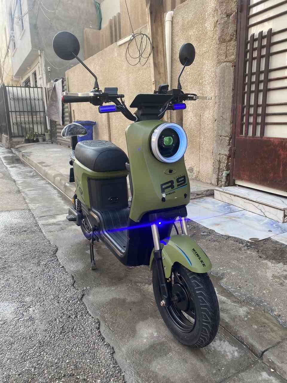 سلام عليكم دراجة ار٩ للبيع دراجة نضيفة ٥بطاريات اكبارملف ٢٠٠٠ كلشي  بيها شغال اليردهه يتواصل على هاذا الرقم *********** مديل ٢٠٢٥ رايدهه٤٥٠ او بيهه مجال
