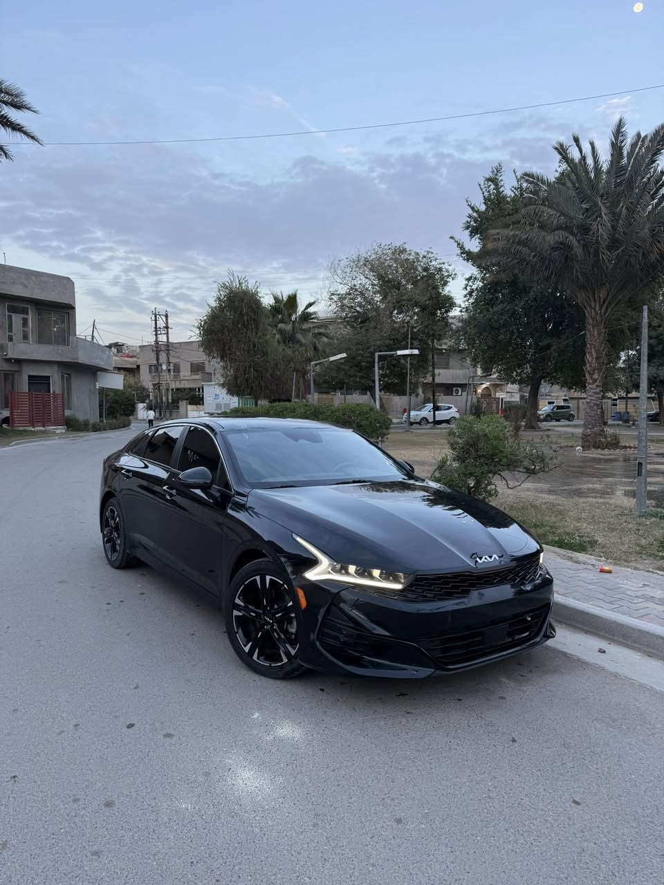 سلام هليكم
K5 موديل 24

دخول جديد حادثها خفيف جدا تبديل جاملغ السائق فقط

والجاملغ الثاني الامامي بي بارد خفيف 

وباب السائق بي شبر تعديل لان الجاملغ دافع عليه 

والباقي مكفول حتى الدعاميه بلاديه 

مكان السيارة الدورة 

السعر 178 وبيها مجال 

***********
