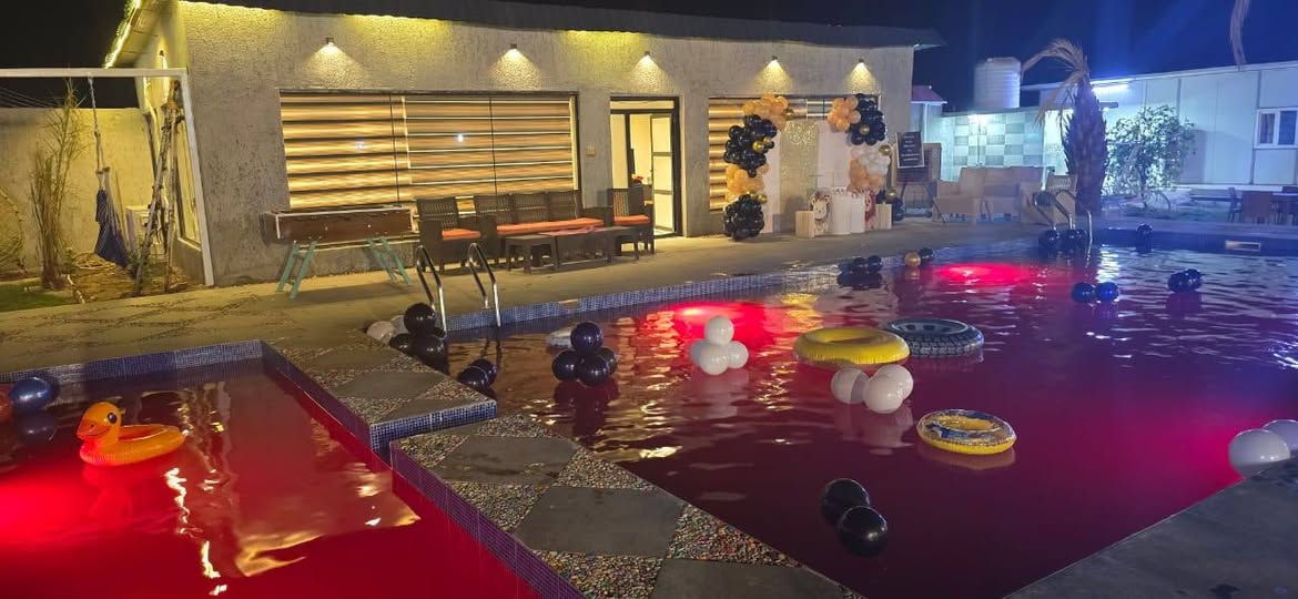 مزرعة رقم 3 في منطقة الدورة قرب جسر الطابقين شركة المصطفى للمسابح مؤثقة بتطبيق أجرلي

من أجمل المزارع 
مسبح كبير والعاب أطفال وفيشة ومنضدة وبليارد 
اضافة الى جلسة مطلة على مسبح 
للحجز واتساب/ ***********
