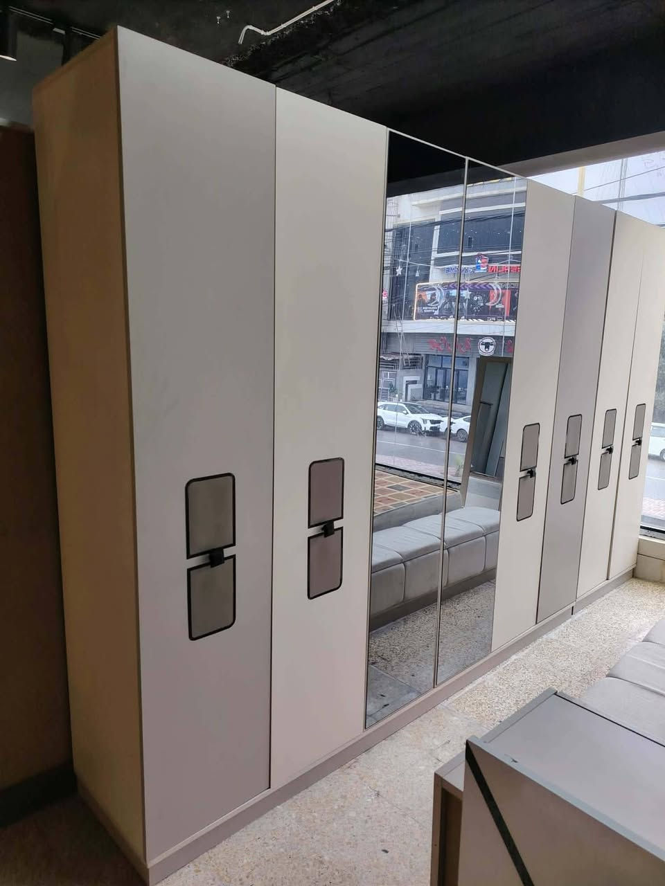 عندي غرفه للبيع 
جديده مشدوده بمعرض السعر مليون 200 مع نقل شد كامل 200
بدون شد نقل مليون 100


**إذا كنت صاحب هذا الإعلان وتريد حذفه لأي سبب، رجاءا أرسل رسالة إلى الدعم الفني**