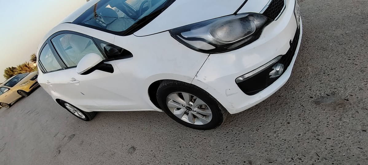 السلام عليكم سياره للبيع كيه ريو موديل 2015 السياره مكفوله ماعدا بارد مقدار شبر بل باب السدر وبارد قليل بل بنيد تحكم استيرن جهتين اشاير بل مري خمسه ويل كب فول ماعدا الفتحه والبصمه تخم تاير حداديه جديد مكينه وكير مكفولات
المكان ديوانيه
رقم قادسيه
 السعر خاص للاستفسار الاتصال على الرقم ***********
