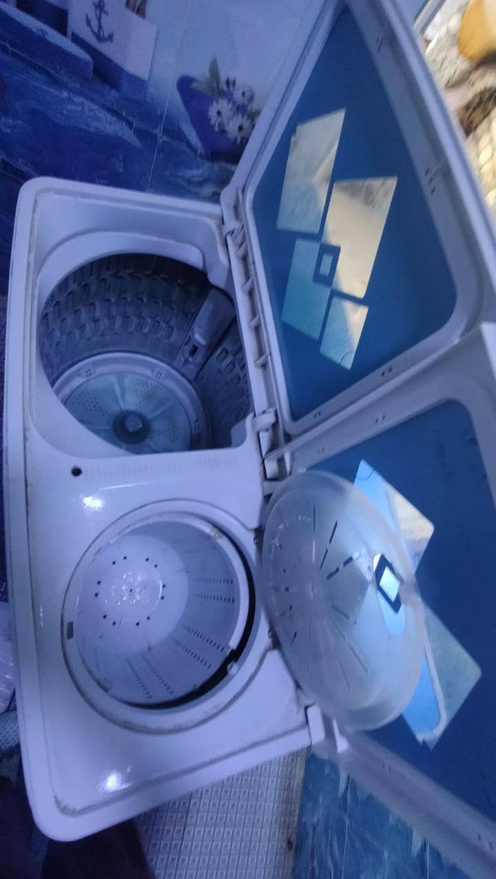 غسالة ملابس غسل وتنشيف نظيفة جداً استعمال قليل السعر 50 للتواصل
***********
