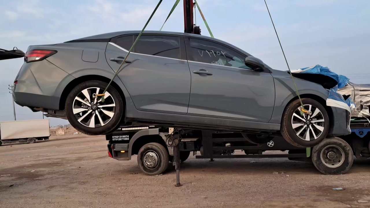 السلام عليكم/ نيسان سنترا 2025/ فئه SV /
السياره دخول جديد/
ما مصلح ع وضعها/ 
مواصفات خاصة/ 
مكينه 2000 /4 سلندر 
فتحه سقف + مقاعد جلد + مقاعد كهرباء + تدفئة مقاعد/ 
حساسات خلفيه + رادارات جانبي وامامي وخلفي /
5 كامرات جانبي وخلفي وامامي + اشاير بالمري/ 
تحكمات ستيرن + تدفئة بالستيرن/
 شاشه كبيره تدعم كاربلي/ 
الون الحقي الي بالمقطع سمنتي/ 
السياره مدفوع كمرك وضريبة ومسجله بس ترقم بغداد وكل/ المحافظات/
 موجوده بالفلوجة /
السعر 125/ بالله الكريم وصلتني 137 بس مستعجل ع بيع/
الاستفسار ع هاذ ***********
