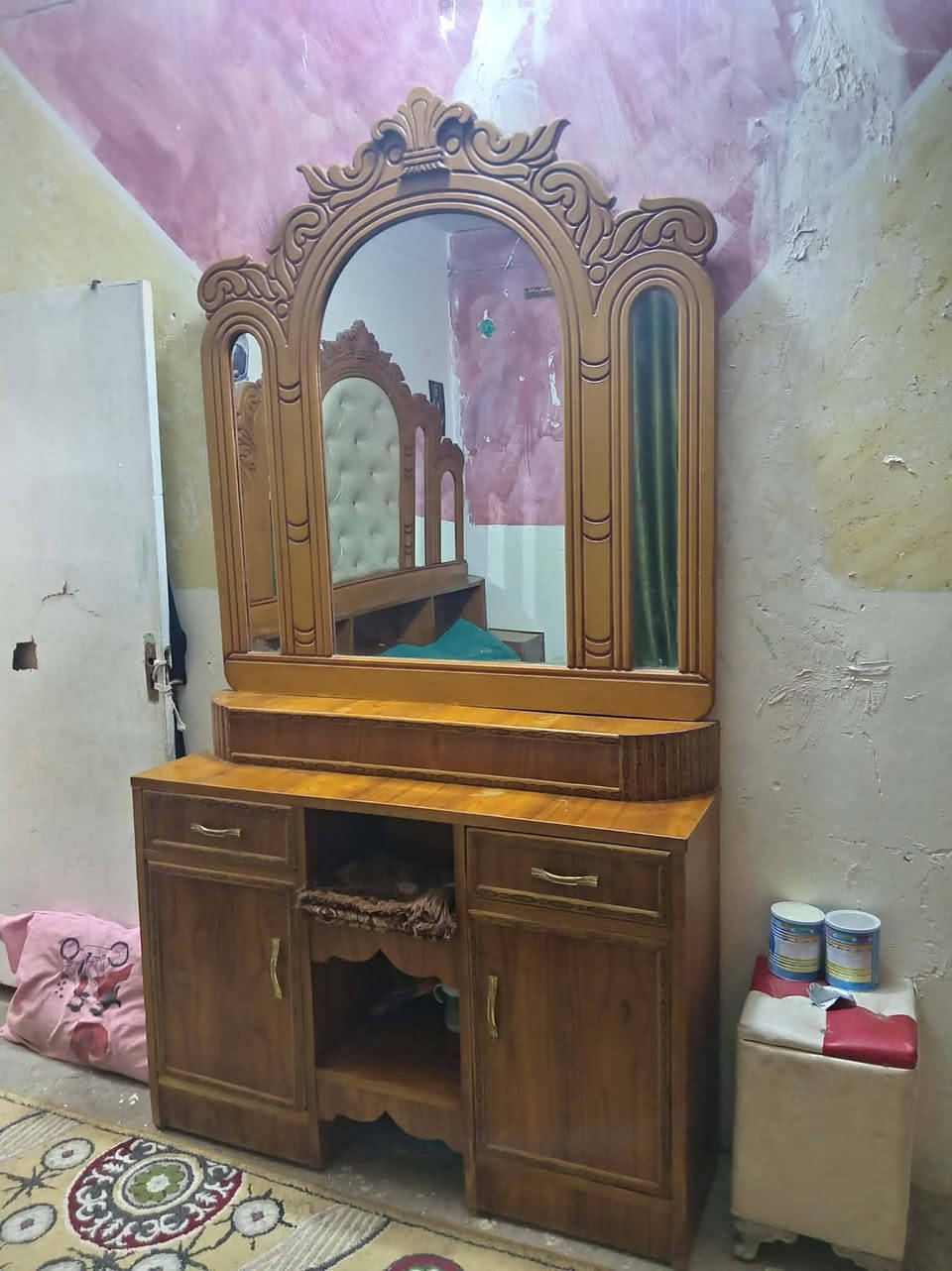 السلام عليكم غرفه نضيفه للبيع بعدها جديدة السعر 850 مكاني كربلاء رقم ***********
