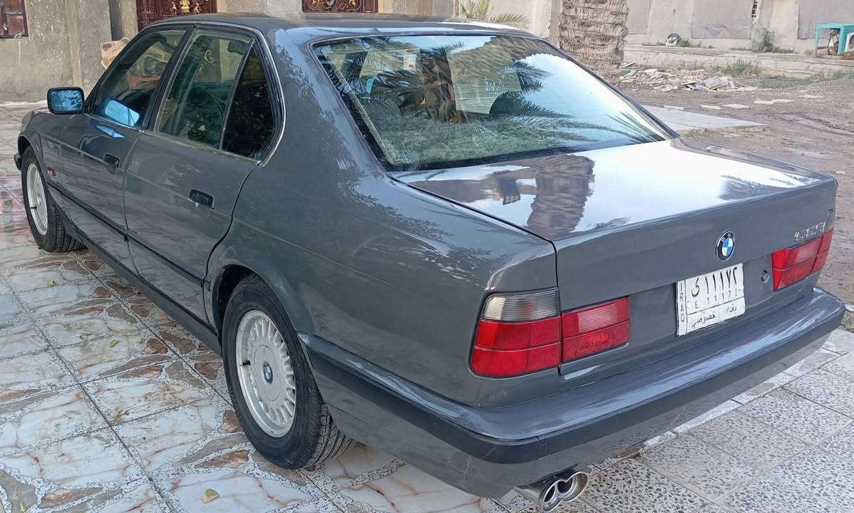 سلام عليكم 
بي ام  525 مسكر فانوس رقم بغداد موديل ٩٣  مصبوغه عام 
كير ومحرك بلاد لا تنقيص ولا بخار صدر امامي خلفي جديد بجم عريض كهربائيات شغاله تبريد شغال ثلج  
تخم تاير جديد 
السعر 52 وبيهه مجال 
المكان بابل المسيب 
الرقم ***********
