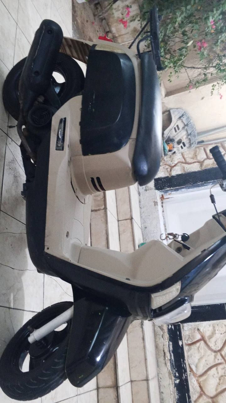 سلام عليكم
 بوليس للبيع هندر واحد شغل وطلع
سلف عوزه فقط باتري
لايت. اشاير شغالات
مفتوحه ولفات 
دراجه مال جناي
عوزهه فقط قبق بانزين وكفرات مصبوغات
سعر 500وبيه مجال 
***********
ماسنجر مفتوح
