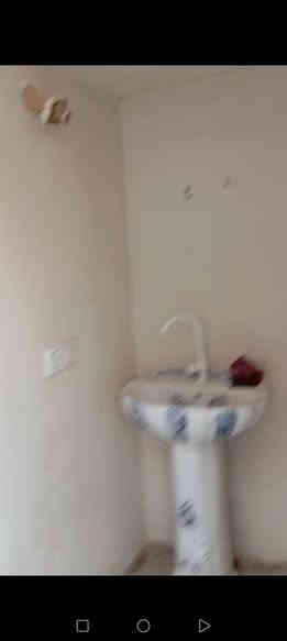 سلام عليكم ورحمة الله وبركاته لبيع بيت في بختياري  كاشي وسقف ثانوي  م 100سعر 23بي مجال قليل حك جيتك  استفسار اكثل اتصال بل رقم *********** بيع سريع ادمن وافق بارك الله بيك
