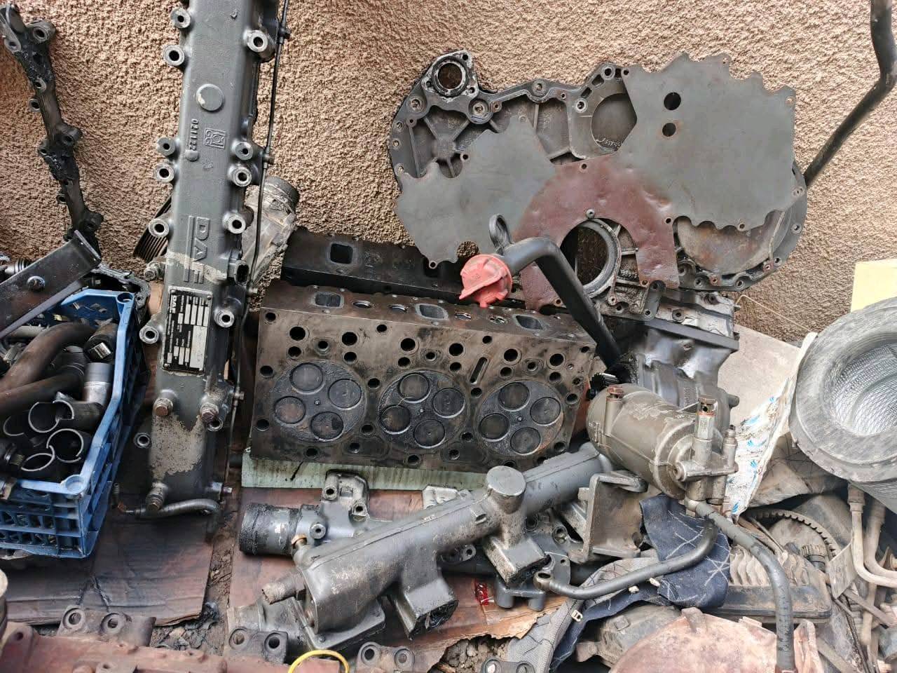 السلام عليكم غراض مكينة داف 380 كل التفرعاتها للبيع ما عدى الكرنك و السلندر الغراض المتوفرة و كلهن مستعملات بس جدد مال مكينة تفصيخ (واتر بم - انجكترات طخم مع قاعدة كاملة  - سوبر - سلف - طاحونة - كورات نص عمر - تاروسة نص عمر - تفرعات المي - تفرعات الدهن - براد دهن - كيس دهن - اويل بم - بليات انواع من راس الكرنك الخ -قبق وجه محرك - باور ستيرن - فلاوين جديد -بوش و بستم نظيف - وبيرن و بكن  ) و اهواي غراض تحب تراسلني خاص او تتصل *********** المكان بابل