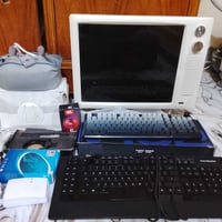 ملحقات إلكترونية • للبيع