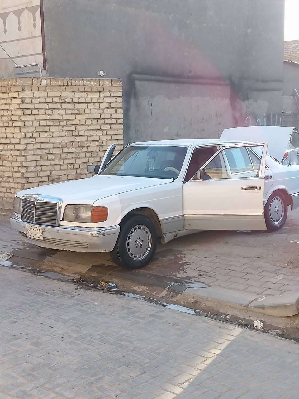 السلام عليكم ورحمة الله وبركاته
للبيع مرسيدس رئاسي 1986
رقم بغداد راعيه بالسماوه متوفي وماعنده قاصرين ابيع هل موجود 
محرك VVT 3000 فيشتين
كير ومحرك خير من الله
وحداديه من الطول للطول كله جديد
جواها تخم تاير جديد
باتري جديد
والباقي شوف العين
العنوان السماوه مركز المدينه 
للاستفسار الاتصال على الرقم التالي ***********
