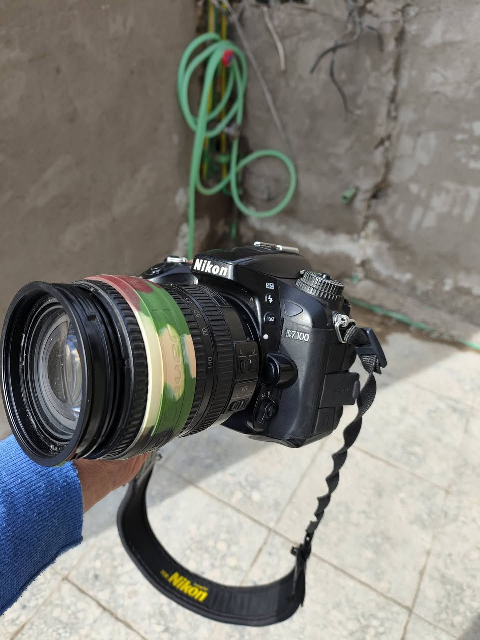 للبيع نيكون 7100D
معا عدسه18-140
رام وبطاريه وشاحنه 
السعر 350 وبي مجال 
للتواصل التصال علا ***********
دخل بغداد فقط
