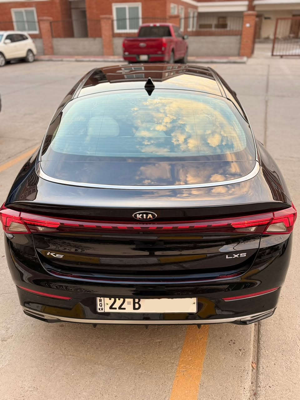 كي فايف
K5 🖤2021 
رقم اربيل جديد
محرك 1600 تيربو 
ماشية 50 الف ميل
سيارةً حلوه ونظيفة 
وجااااهزة من كلشي 
شاشة كامراه
حساس رادارات 
هندبريك بصمه 
3 انظمه قيادة
اوتو هولد 
تحكمات ستيرن 
اوتو ستوب 
باقي المواصفات معروفه
سعر 155$ بيها مجال قليل 
رقم الشاصي بالمنشور
بدون شاصي وللغد شرط الفحص👍
مكان سيارة/بغداد حي العدل
رقم الهاتف :***********
