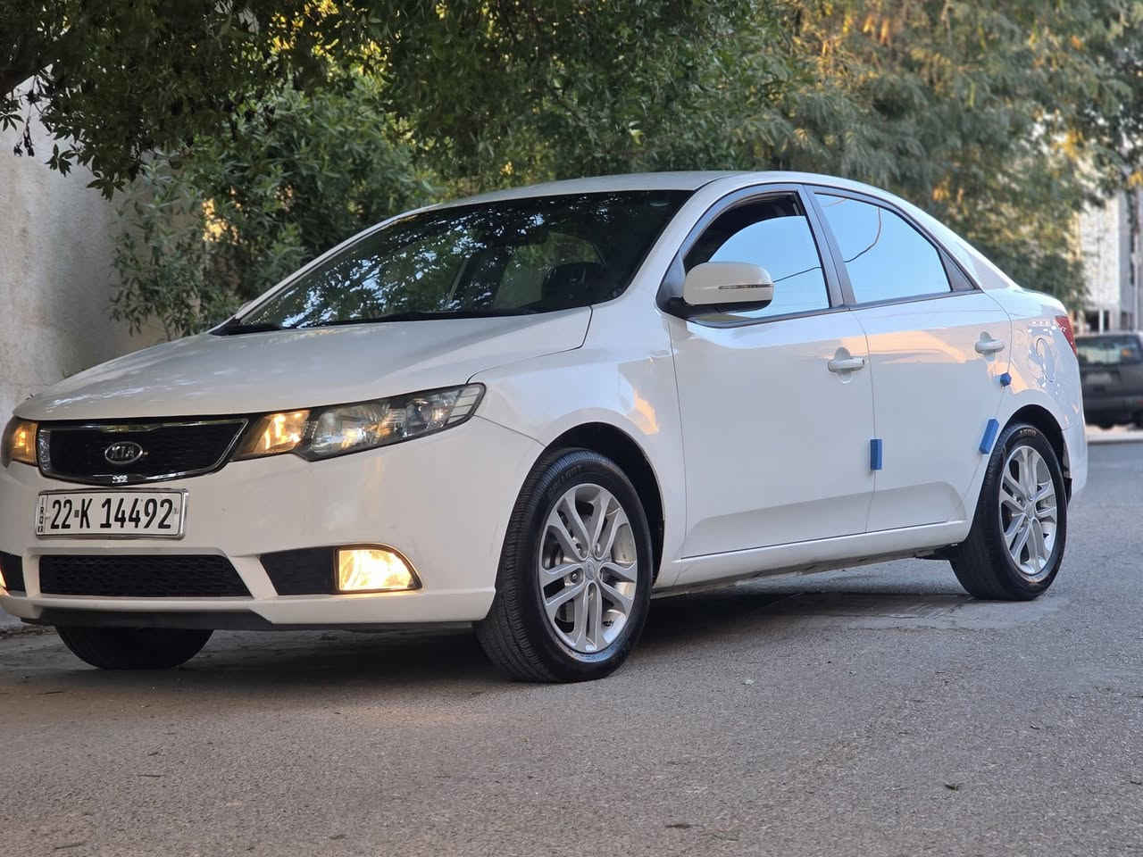 سلام عليكم من رخصت لادمن المحترم عندي كيا سيراتو موديل 2011 بيهه بس قطعه وحده  صبغ وبيهه هاي طخه بلباب الخلفي سياره كلش جديده اني شخص ثاني من مالكها من شركه حته كتلوكات الشركه بيها  محرك كير مكفول مامفتوح صدر امامي وخلفي جديد حته الهزه طلعت ١٠٠% محرك ١٦٠٠ شاشه كامرا مري شفط اشاير بالمري حافظه نظاره كيج حماوه دشبول ليزر تحكمات ستيرن كشناتها شركه ومغلفهن الهزه تنتهي ٢٠٣٠ مكاني بغداد قرب مطار بغداد رقمي ***********
