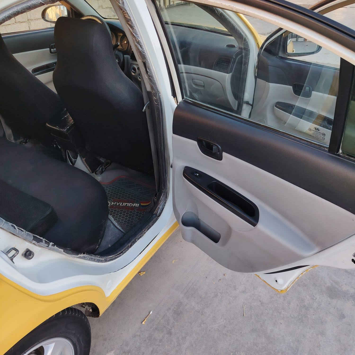 السلام عليكم اكسنت كندي موديل 2009ضرر جاملغ اليمين لغد فقط باب الوره بي معجون  والباقي تلكيطات مال تكسي هيئة وغرامات صفر طخم تاير ويلكب جديد كير شرط محرك بي بخار كابون بانزين بيها السيارة بااسمي شرط التحويل السعر 85 بيها مجال شي قليل للتواصل اتصل على الرقم ***********
