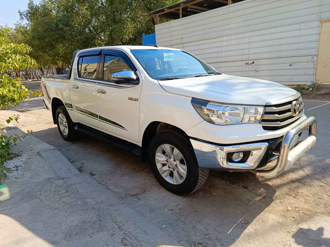 سلام عليكم للبيع بيكم هايلوكس2018كويتي شركة اساير بيهة بارد بجاملغ المامي كد اربع اصابع فقط 
بسمنة تحويل ثاني يوم اسعر250$
***********
