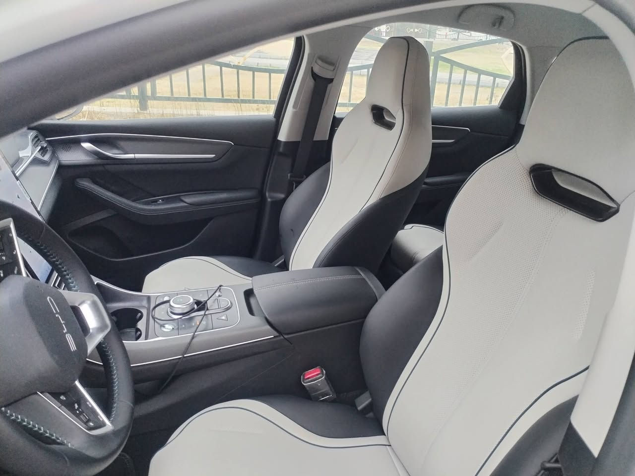 السلام عليكم بي واي دي دستروي مرقمه بسمي بغداد كفاله عامه زيرو سيارة كامل ملحقاتها  مكان السيارة بغداد حي الاعلام قرب جامع عمر الاتصال ***********
