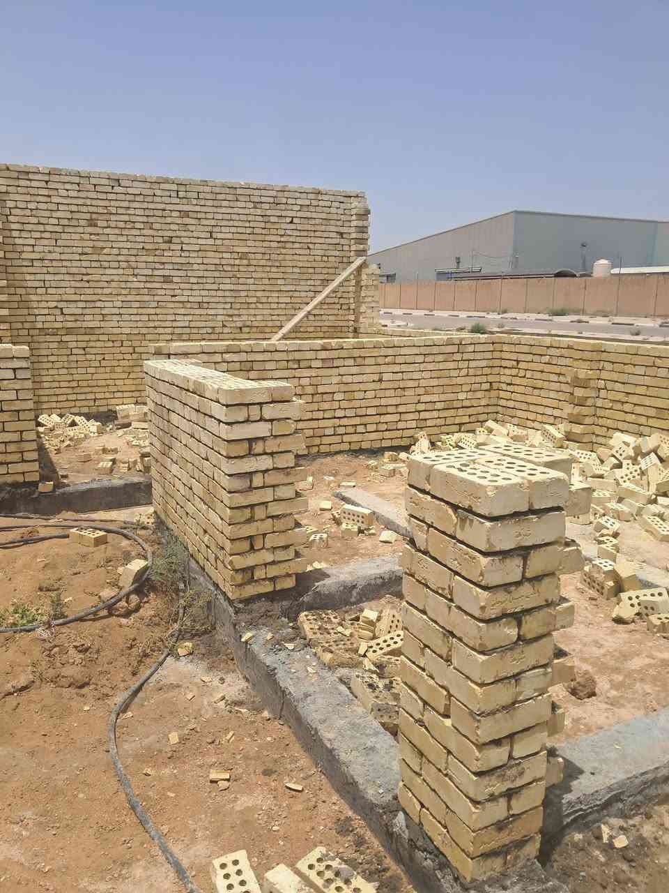 خلفه بناء متفرغ الان بناء طابوك بلوك فرمستون فرشي عكاده شغل اولا شرط اتصل وتدلل كربلاء ***********
