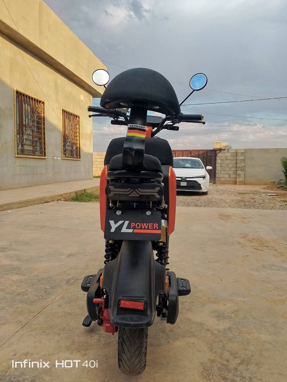 السلام عليكم 
دراجه شحن R9 للبيع 5 بطاريات وينلي 32 امبير للتواصل***********
