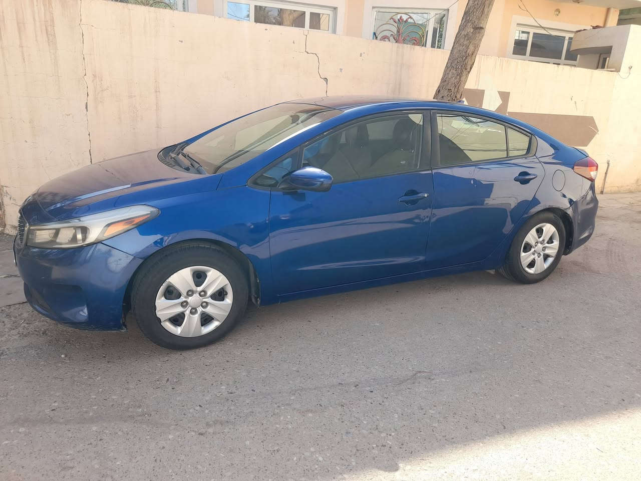 فورتي ٢٠١٧رقم أربيل بيه صبغ ربع باب السايق السونار مرفق بالصور ليبل واحد السيارة بدون دواخل محرك كير تبريد صدر كله مكفول السنوية ل٢٠٢٩ السعر ١١٥وبيه مجال للاتصال ***********مكاني بعقوبه نقد فقط
