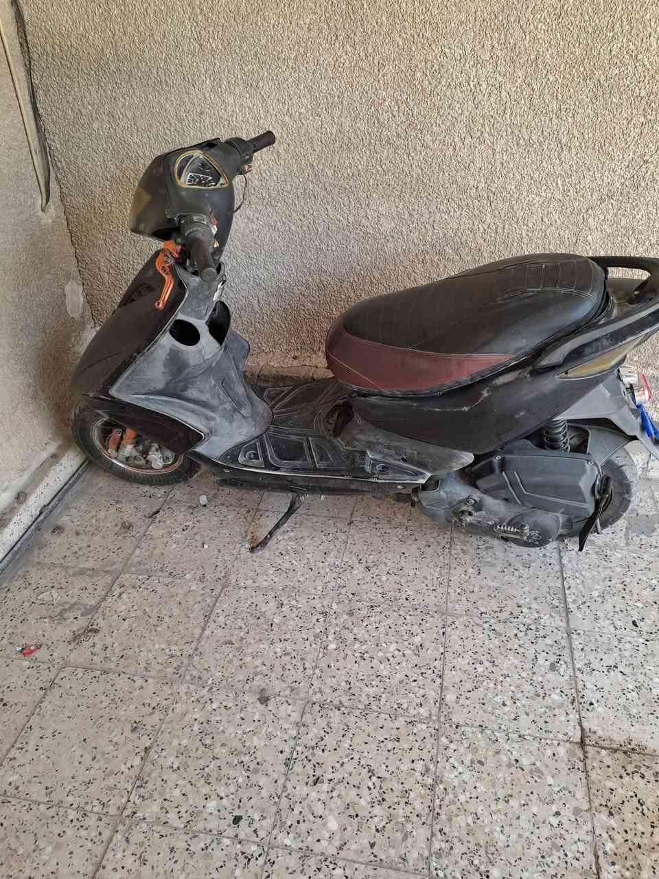 دراجه ماكس مضلع صيني تشتغل سلف وهندر بيها تبخير شغاله كامله سعر ٢٠٠ الف بغداد سيديه ***********
