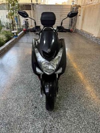 للبيع ماجستا S  دراجة جديدة جداً ماشية 8 الف جنطة ومنفذ شحن وترايش حمر...