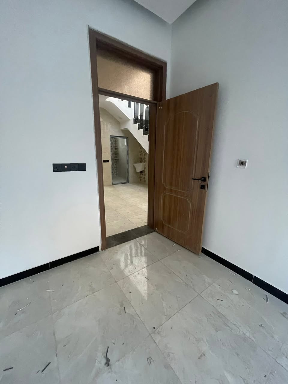 🏡✨ عروض مكتب الطائي العقارية ✨🏡
🔹 دار للبيع – فرصة مميزة 🔹
📍 الموقع: الدورة – مدخل البعيثة�🏘 المجمع: مجمع العدل (الأول)
📐 المساحة: 100 متر�📏 الواجهة: 6.25 متر�📏 النزال: 16 متر�🏢 الطابق: طابق واحد
✨ المواصفات:�▪️ دار زيرو (غير مسكون)�▪️ بناء حديث�▪️ موقع مميز وقريب من الخدمات�▪️ تنازل شركة�▪️ طابو زراعي – سند 25
💰 السعر: مناسب (قابل للتفاوض)
📞 للاستفسار والحجز:�***********
🔸 مكتب الطائي – ثقة وخبرة في العقار 🔸
