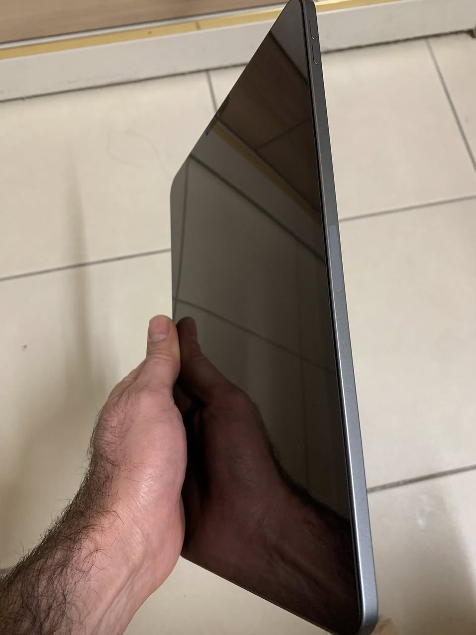 ايباد برو m2 ذاكرة ١٢٨ بطارية ٩٥ سعر ٦٥٠ الف
او مراوس مع ايباد برو m4 مكاني بغداد ***********
