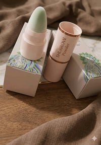 هذا المنتج هو بودرة لملء فراغات الشعر وتحديد خط الشعر (Hair Liner Powd...