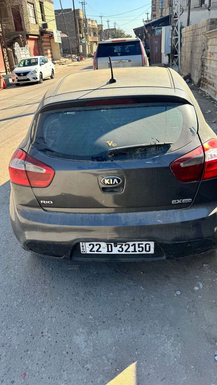 السلام عليكم كيا ريو موديل2012
فتحه سقف  شاشه كامره  
تدفئه تبريد كشنات  
مكينه 1600 
وارد امريكي  الجنطه والجاملغات الخلفيه 
رقم اربيل الدولي هزه ورقم وسنويه جديد 
ابو السنويه هنا بغداد 
السعر 75 وبيها مجال مراوس او بيع 
مكاني بغداد السيديه 
*********** بغداد, العراق
