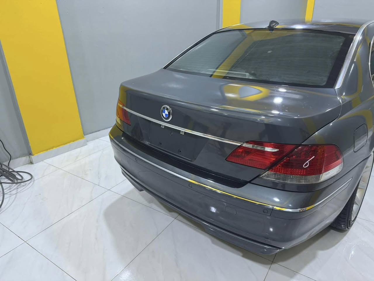 السلام عليكم
للبيع بي ام باخرة 745Li 
موديل 2002 اصل محدثه 2008 عليها صاروخ كامل 40
بأسمي وتحويل مباشر رقم بغداد 

بصمة 
سلايت روف 
محرك V8 سلندر
سايد بريك بصمة
حساس امامي 
حساس خلفي 
باب شفط كهرباء
جنطة شفط كهرباء
 10 ايرباك
كشنات الامامي كهرباء وخزن هيتر تبريد تدفئه 
 و تجوات الامامية كهرباء
 بردات كهرباء عدد 5
تليفون  
ثلاجة امامية 
تحكم ستيرن صفحتين
تبريد قطعتين خلفي وامامي 
منظومة زنون ناصي 
كير اوتماتيك + عادي + sport
ويل حجم 19تخم تاير قبل اسبوع شديته 
داخل السيارة جلد اسود

السعر : 125


**إذا كنت صاحب هذا الإعلان وتريد حذفه لأي سبب، رجاءا أرسل رسالة إلى الدعم الفني**