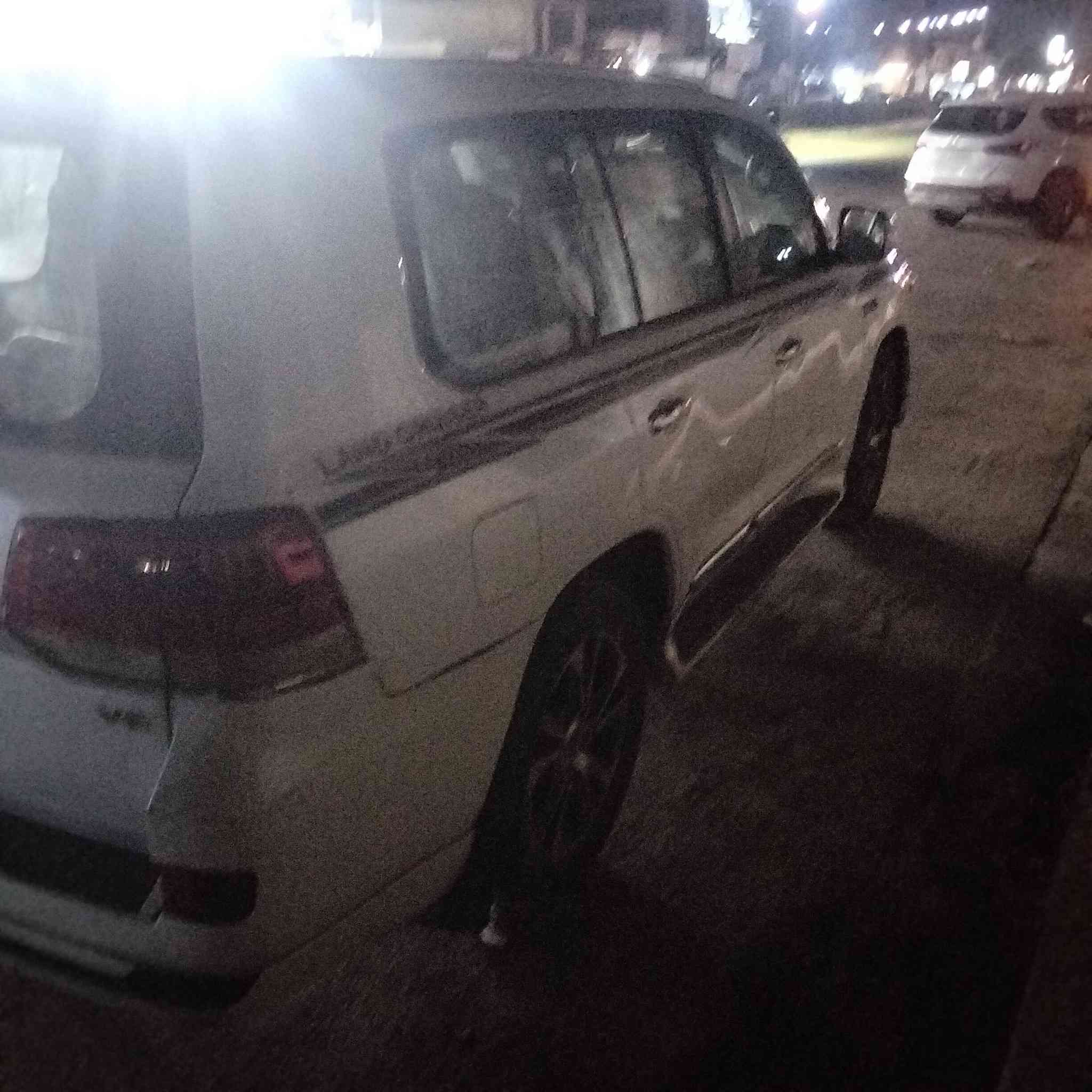 لاندكروز 2016بيهه صبغ صفحه سياره حلوه وجاهزه السعر3500الف دولار بيهه مجال الشراب يتصل ***********وموجودوات ساب مكاني بغدادالشعب
