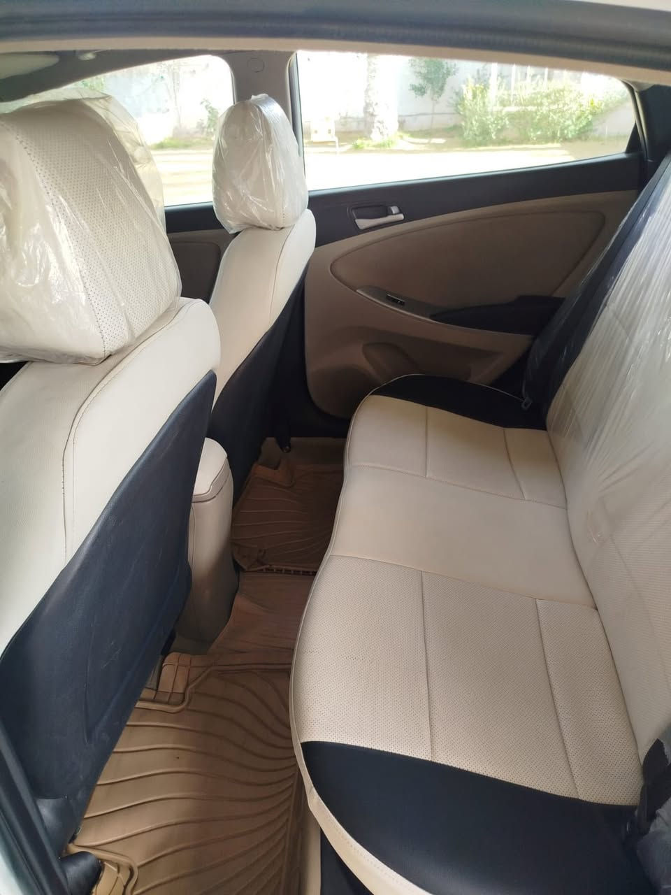 اكسنت موديل 2016 محرك 1600 دوش المرغوب رقم بغداد انكليزي بااسمي سياره مكفوله من دعاميه لدعاميه عدا ٣ اصابيع يم يده باب او اقل شخطه ونصبغت كير محرك كله مكفول سياره مواصفات ودوشمه جديده وعليها ادامه كامله ماشيه 103 سعرها 117 مجالها بسيط *********** مكلفه بالنشر ‬
