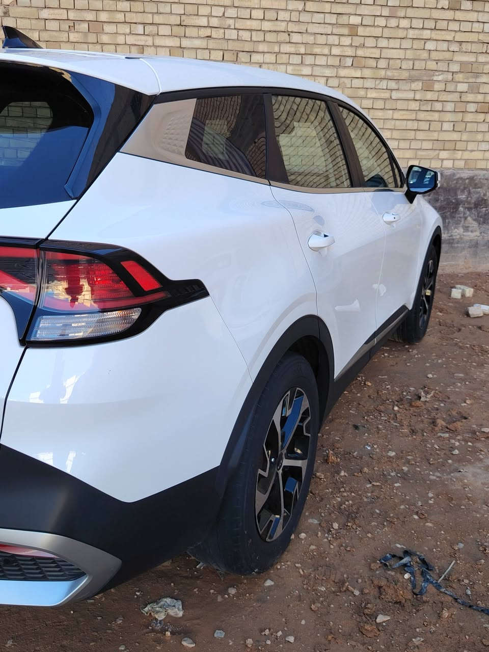 السلام عليكم سبورتج ٢٣ لارج جديده للبيع حادث غرق بسيط شرط كفاله عامه من الضربه والصبغ والبارد مواصفات كشنات جلد بلادي وكهرباء وتدفئه شاشه كبيره متصله كار بلي وتحكمات فول اتو هولد وسايد بريك بصمه لد أمامي خلفي بصمة تشغيل وبصمة أبواب مانع انحدار ومانع انزلاق اطفاء ذاتي صور الحادث وصور السياره وصور السونار كافة تفاصيل مكتوبه رقم بغداد باسمي ماشيه ٥٠ الف مكان السيارة كربلاء المقدسة حي التحدي تفاصيل أكثر عن السياره الاتصال على الرقم *********** او الرقم ***********السعر ٢٠٥ بيها  مجال للشراي
