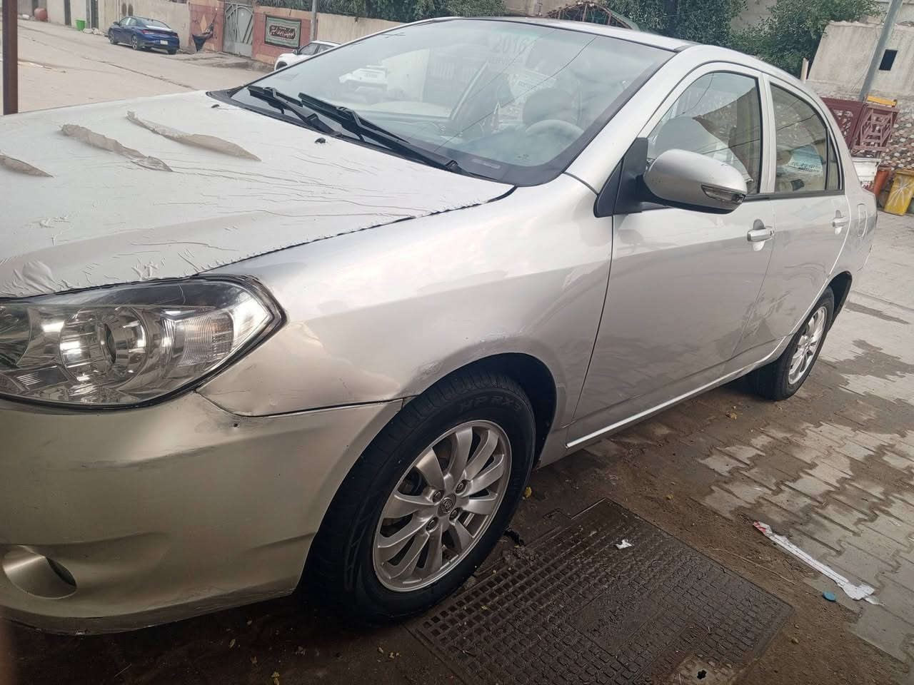 سلام عليكم شباب سياره بي وايدي G3رقم نكليزي سنويه30 بسمي كير محرك بلاد مكفولات تبريد تدفئه تخم تاير جديد فول مواصفات بصمه فتحه حساسات اشاير ترحيب جاهزه من كلشي الف ما تصرف عليه مكان بصره  سعر 68رقمي***********
