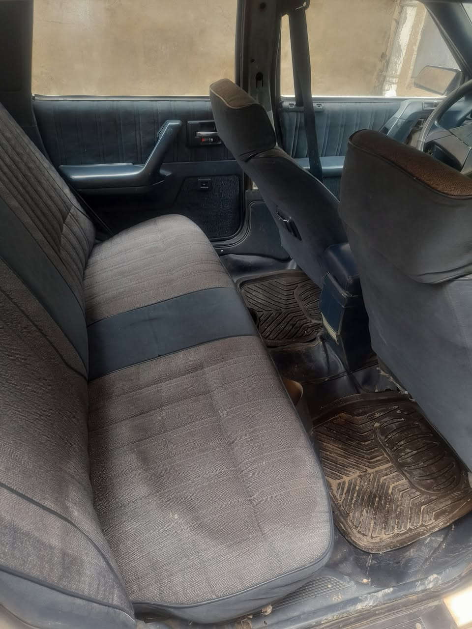 السلام عليكم
اولدز موديل 1990 بغداد رقم انكليزي ابسمنه جاهزة تبريد... شاشة كامرة دواره مكينه شرط كير فقط من بارده يتأخر بالنمر بيها صبغ مكانات تخم تاير باتري جديد لايت زنون اصلي 

تلفون ***********
السعر 35$
