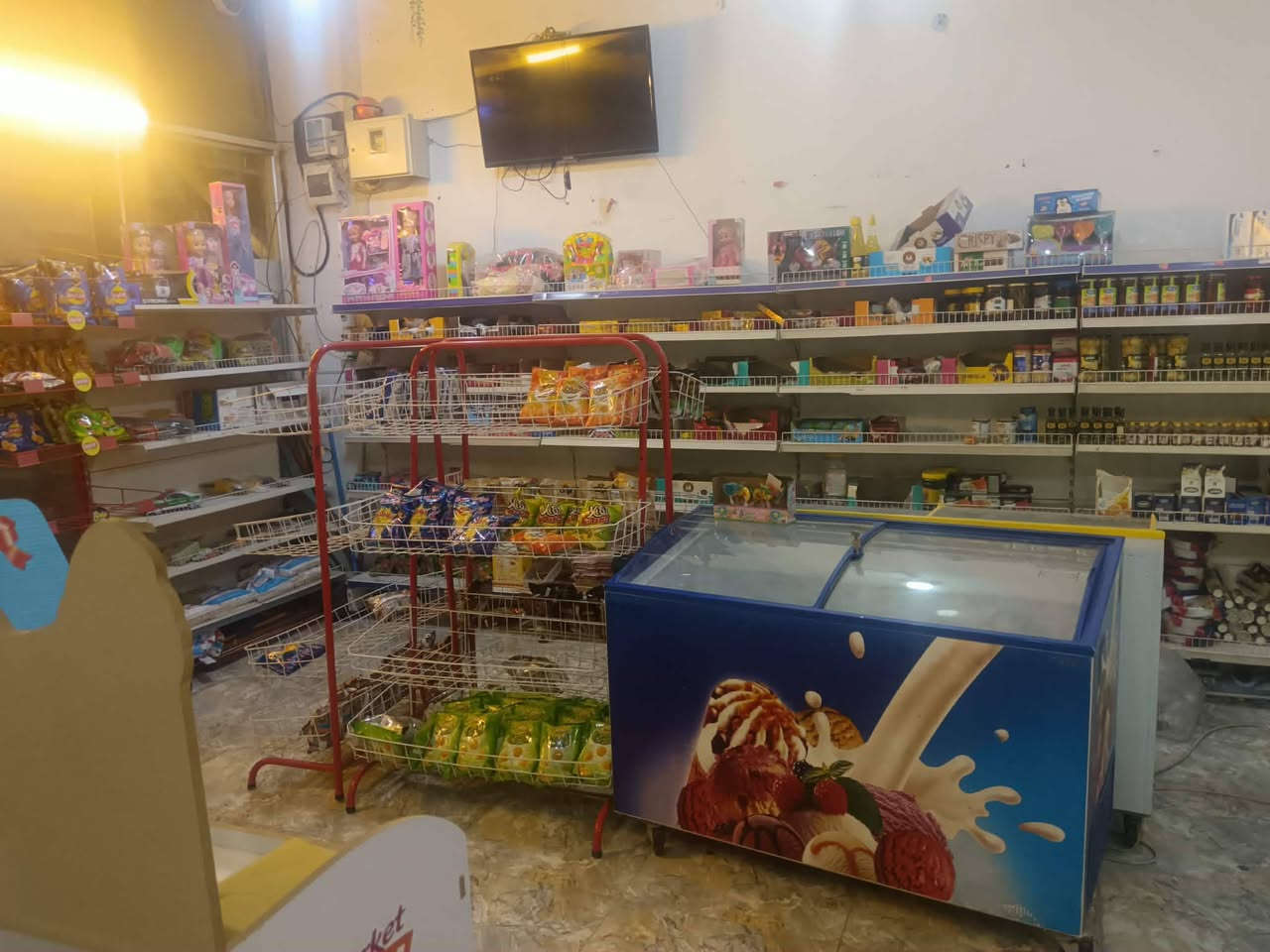 ***********
للبيع اثاث محل نظيفة كلش
