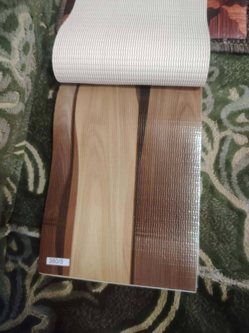 متوفر الان جلد ارضيات درجه اولى مبطن .واسفنجي ضد البكتريا والحرائق انتاج سنه 2026

متوفر باكثر من 50 لون ونقشة مميزة
المسيب السوق الكبير محلات رضا الجاروش شارع زين العابدين للحجز ولتساب ***********
