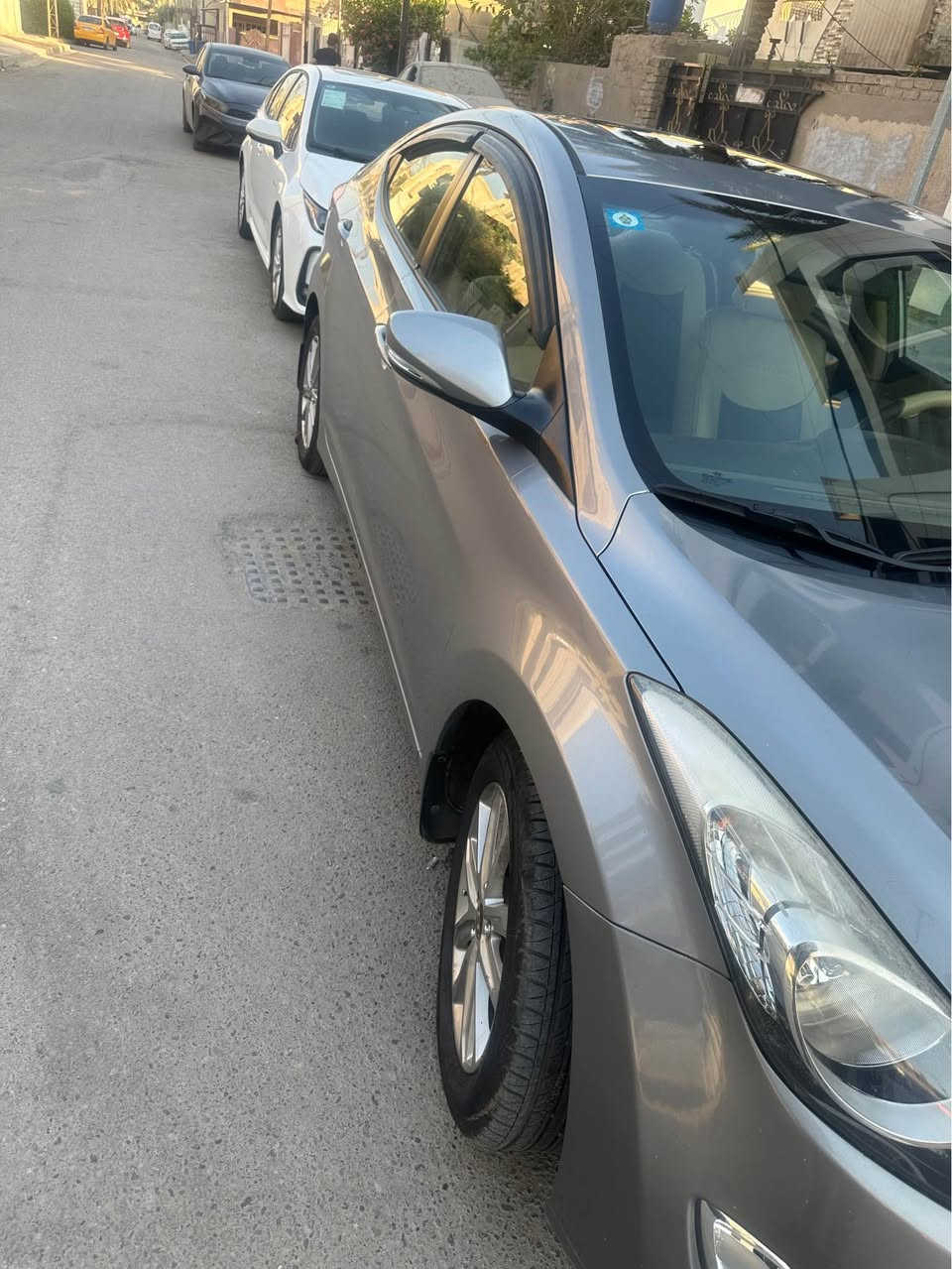 سلام عليكم عندي سياره للبيع خليجي ماشيه 130 الف لا يوجد بيها صبغ فقط بارد *********** بغداد, العراق
