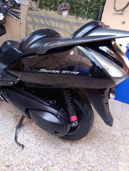 سلام عليكم دراجه سلفر ونج مكينه 400مكفوله من تبديل قطع من صبغ من ضربه دراجه اوفر شغال  كهربائيات مكينه كفاله عامه سعر 23بيه مجال قليل جدا 
***********شراي تصال
