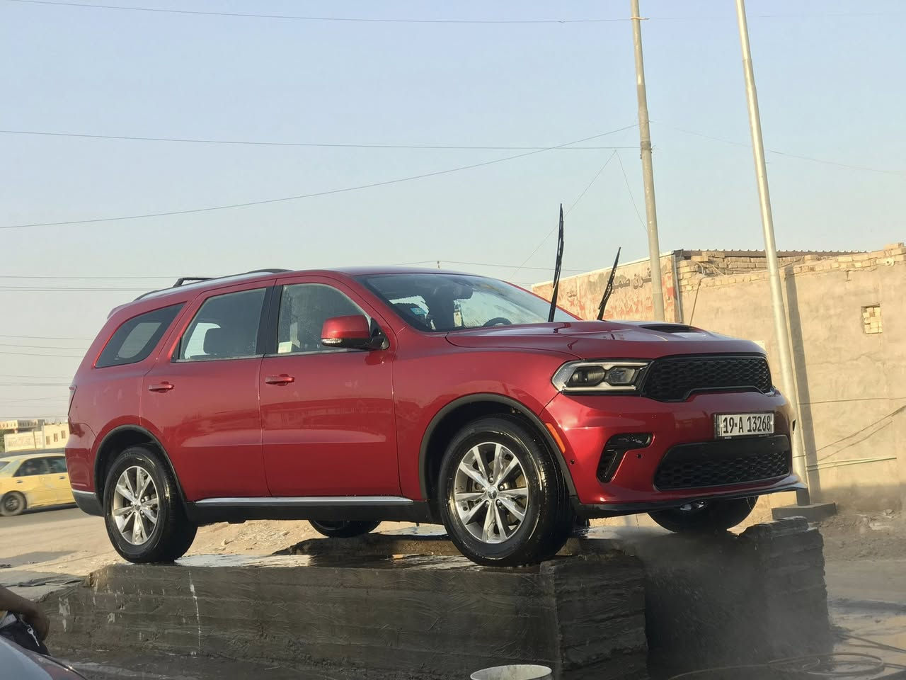 دورنغو وارد امريكي حادثه بنيد وچملغ الايسر .
اصل 2014 محدث 2023 والسياره بأسمي 

المحرك :3600، 6 سلندر
•اللوحة: كربلاء (خصوصي)
العنوان : ذي قار - ناصريه
اللون: أحمر
عدد المقاعد: 7 ركاب
نوع المقاعد: جلد

✨ المميزات:
✔ كاميرا خلفية
✔ حساسات وقوف
✔ شاشة عرض
✔ مثبت سرعة
✔ تحكم تلقائي بدرجة الحرارة
✔ تبريد المقاعد
✔ تدفئة المقاعد
✔ تشغيل عن بُعد
وبعد اكثر …..
📩 للتواصل والاستفسار يرجى الاتصال ***********
