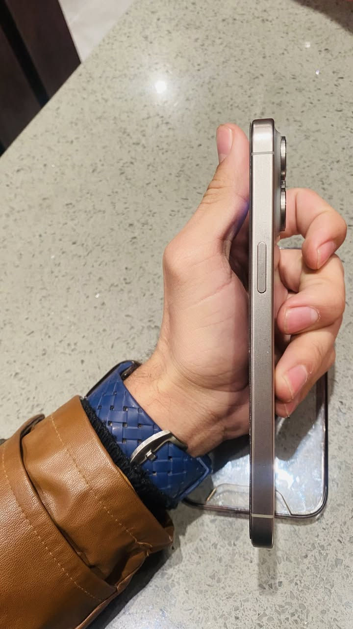 السلام عليكم 
15 pro mex 
بطارية 95% ذاكره 256 جهاز مكفول وزلغ واحد مابي 
رايده 1150 وبي مجال
بغداد الحبيبية
***********
