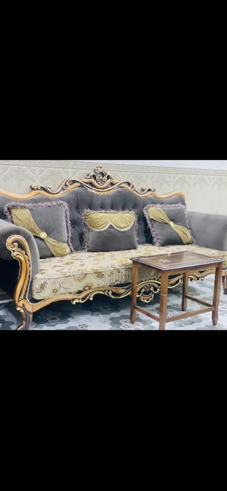 السلام عليكم 
قنفات ملكية ١٠ نفرات مع كوشات وطبلات كاملة للبيع نظافة 90٪؜ مثل ما موضح بالصور (سبب البيع الاستقبال كبير وياخذ ب٢٠ نفر واكثر وذني صغار )

السعر 1 مليون وبيهن مجال

مكاني نجف /كوفة / قرب مجمع المختار
***********
