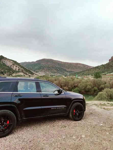 سلام عليكم  
جيب  لاريدو موديل 2018  
رقم بغداد مشروع وطني  بسمي 

موصفاته, ⬇️ الاريدو المعروفه
  بصمه 
 ويل 20 
 محرك V6 ,3600 
 كامره خلفيه  دوارة 180 درجة
 حساسات  خلفي 
 مانع انزلاق 
دكمة سبورت
شاشة عداد دجتال
 كشنات كهرباء  
 تبريد قطعتين
السيارة عليهة ادامة كاملة 
صدر  جديد قبل اسبوعين بدلتة
       ⬅️  ماشية 89 الف ميل السعر خاص
واتساب او اتصال ‭0776 573 5859‬
