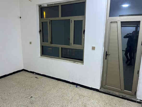 السلام عليكم دار للبيع او الايجار بغداد الدورة مجمع السلطان الأول مساحة 50 يحتوي على صالة ومطبخ زائد غرفتين نوم وبيتونة كبيرة تصلح أن تكون غرفة ***********
