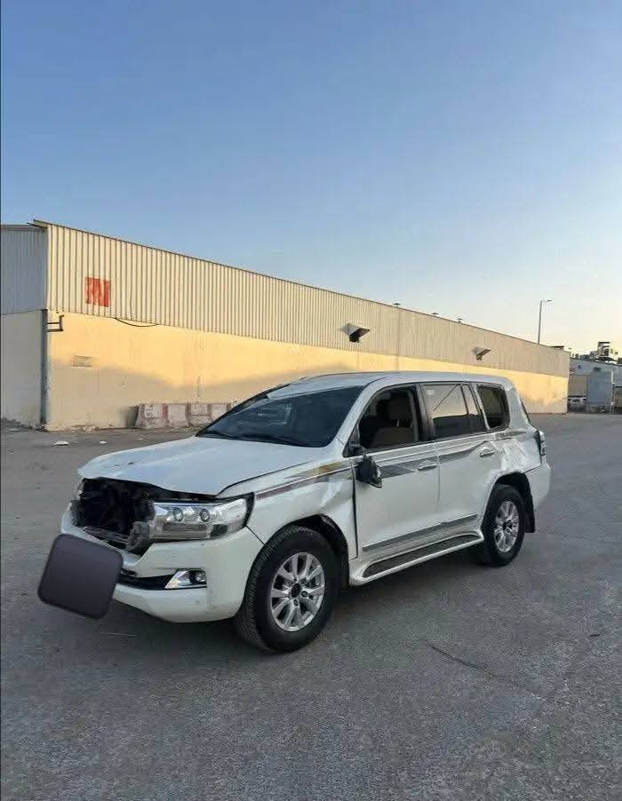 السلام عليكم 🌹🌹
لاندكروز 2016 
فول مواصفات V8
محرك /4600 8V /
 سابقا مكفوله كفاله عامه
ابيع على حادثهة 
السعر ٢٠٥ وبيهة مجال قليل 
جلد 
ثلاجه 
طفايه حريق 
فتحه سقف 
الرقم / اربيل الجديد بأسمي
للاستفسار الاتصال 
***********
 غير متواجد على الفيس
