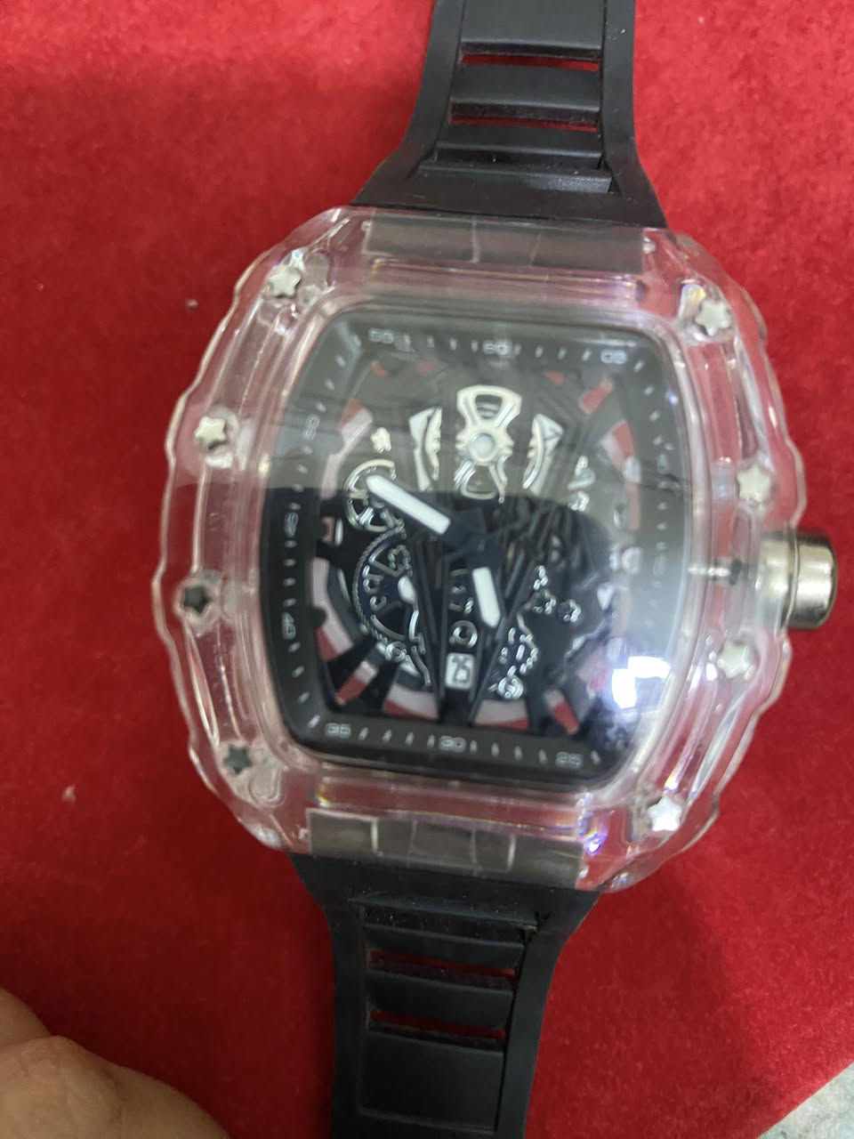 شلعه ساعات 9 قطع كلها بطاريه وبيها نسائي ورجالي سعرها 50 الف تطلع القطعه اقل من 5 الاف يوجد توصيل 
للحجز ***********
