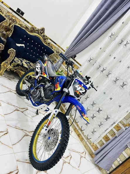 السلام عليكم دراجه CRXمحرك نار 250cc ريت بول جديده 
حيل ما تحط عليها ربع 
مال جناي
السعر 1500
وبي مجال 
رقم الهاتف ***********
